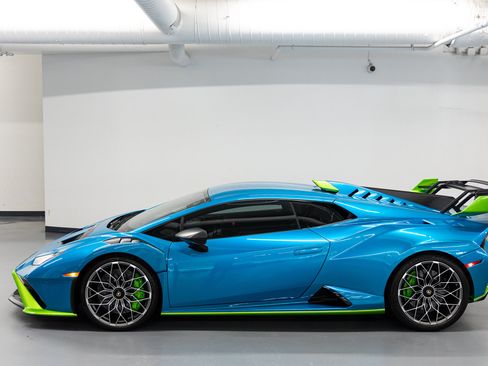 Used 2022 Lamborghini Huracan STO RWD image 6