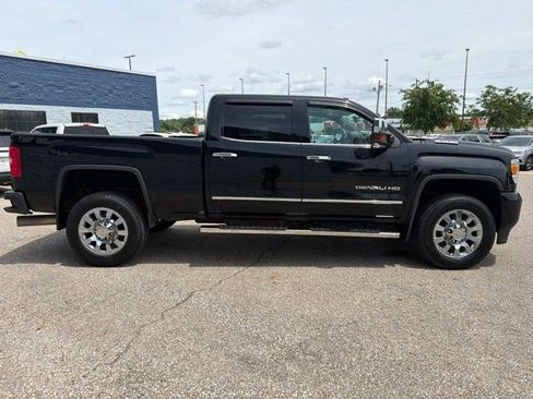 Used 2019 GMC Sierra 2500 Denali AWD/4WD image 6