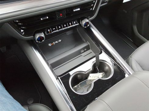 New 2026 Chevrolet Suburban LT image 32