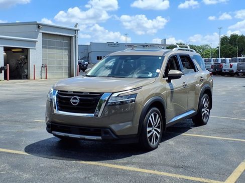 Certified 2024 Nissan Pathfinder Platinum AWD/4WD image 2