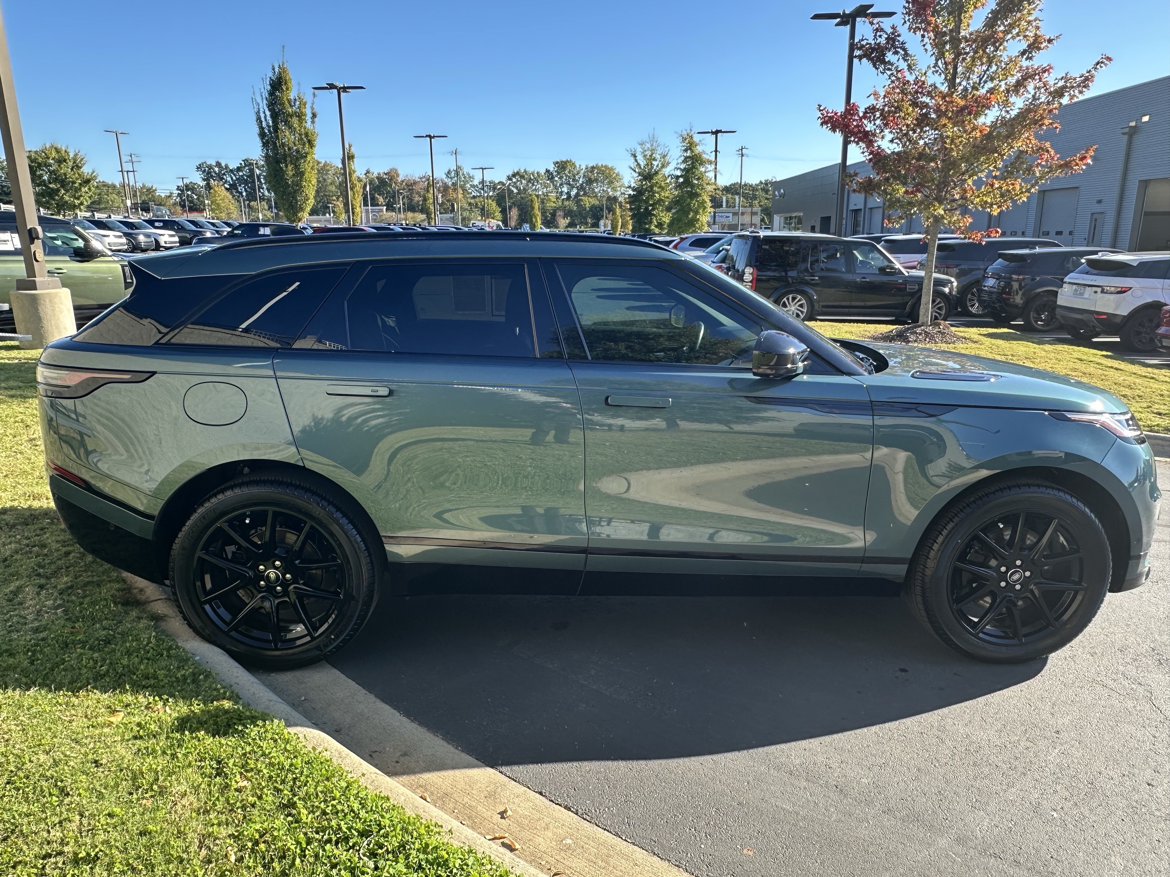 Certified 2026 Land Rover Range Rover Velar Dynamic SE AWD/4WD image 9
