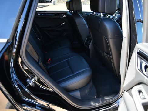 Used 2024 Porsche Macan image 28