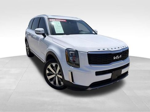 Used 2022 Kia Telluride EX w/ EX Premium Package FWD image 3