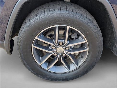 Used 2018 Jeep Grand Cherokee Laredo image 24