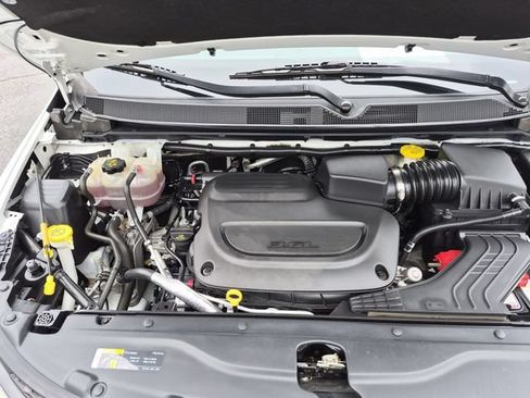 Used 2019 Chrysler Pacifica Touring Plus w/ S Appearance Package FWD image 32