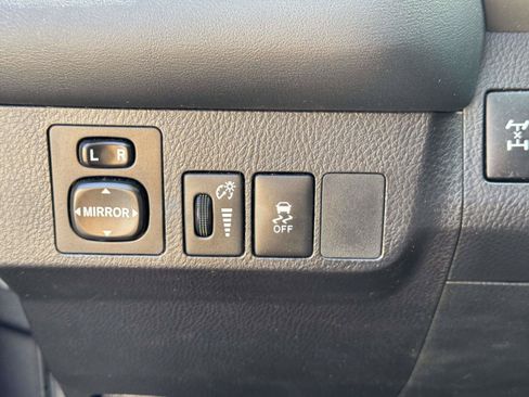 Used 2015 Toyota RAV4 XLE AWD/4WD image 16