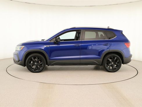 Used 2022 Volkswagen Taos SE image 2