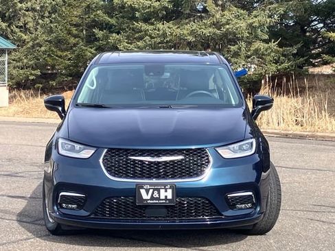 Used 2024 Chrysler Pacifica Limited image 31