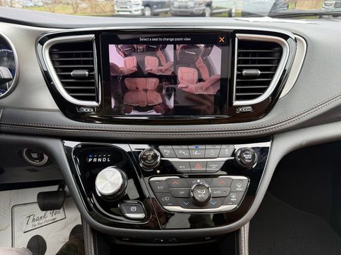 Used 2024 Chrysler Pacifica Pinnacle image 25