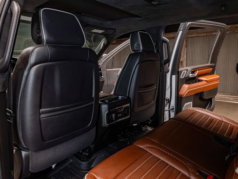 Used 2024 GMC Sierra 2500 Denali Ultimate image 25