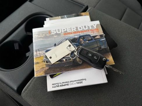 Used 2024 Ford F250 XLT image 3