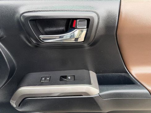 Used 2017 Toyota Tacoma Limited w/ Tow Package image 37