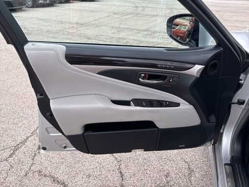 Used 2015 Lexus LS 460 AWD w/ Comfort Package image 10