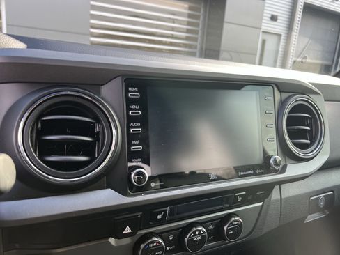 Used 2022 Toyota Tacoma TRD Sport image 25