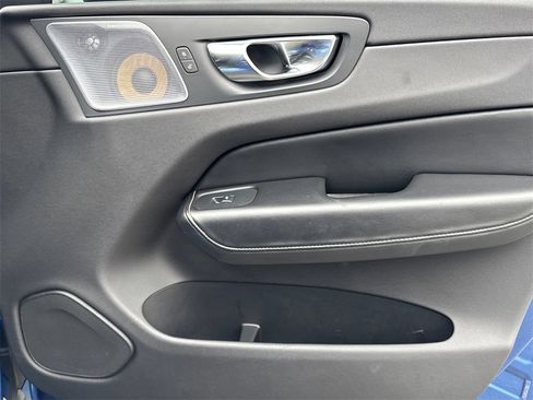 Used 2018 Volvo XC60 T6 R-Design w/ Convenience Package image 14