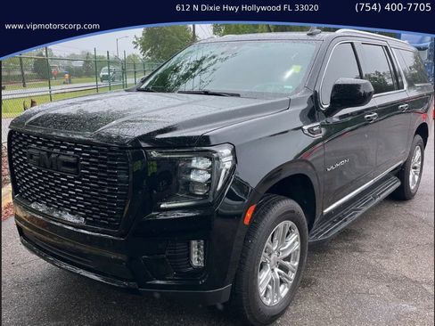 Used 2021 GMC Yukon XL SLT image 1