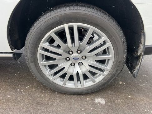 Used 2023 Ford Expedition Limited image 9