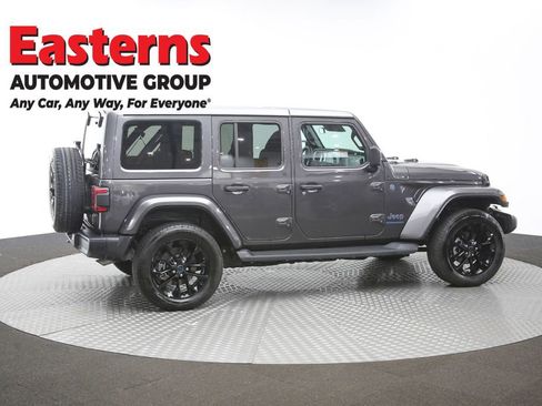 Used 2025 Jeep Wrangler Unlimited Sahara AWD/4WD image 39