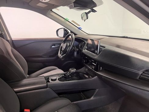 Used 2022 Nissan Rogue SV image 11