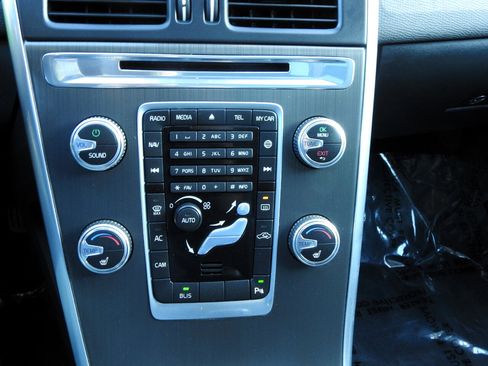 Used 2016 Volvo XC60 T5 Premier image 16