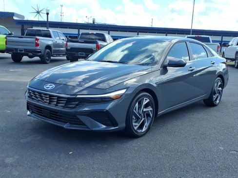 Used 2026 Hyundai Elantra Limited w/ Cargo Package FWD image 1