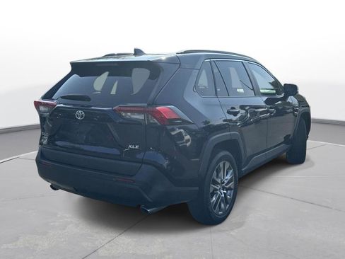 Used 2020 Toyota RAV4 XLE Premium FWD image 6