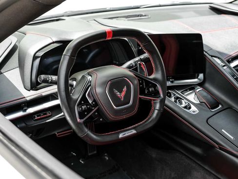 Used 2025 Chevrolet Corvette Z06 RWD image 16