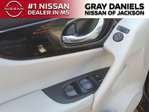 Used 2017 Nissan Rogue Sport SV FWD image 11