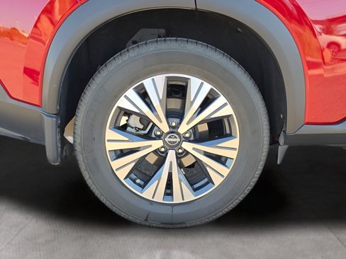 Used 2023 Nissan Rogue SV FWD image 14