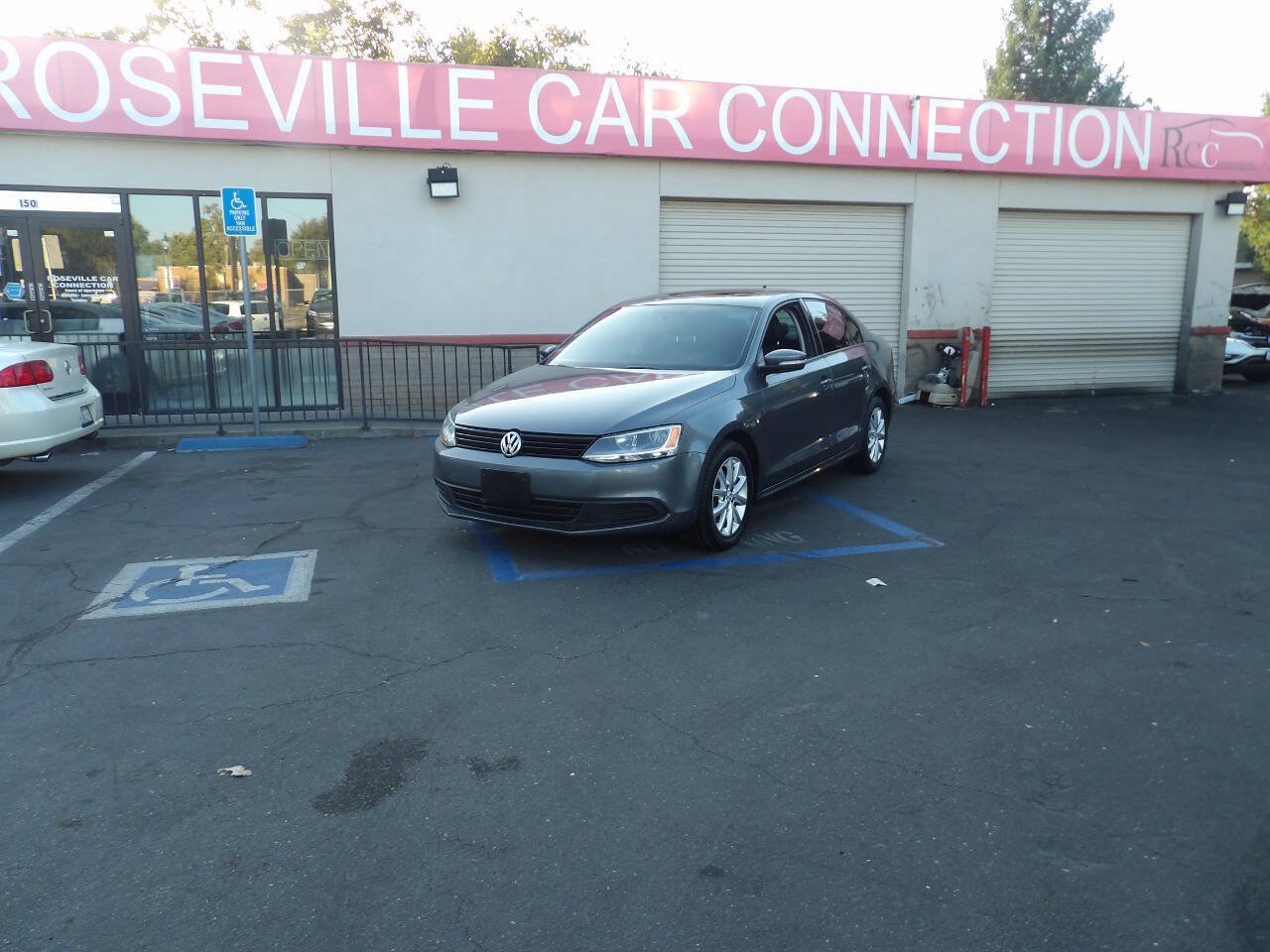 Used 2011 Volkswagen Jetta SE FWD image 1