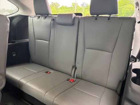 Used 2021 Toyota Highlander XLE AWD/4WD image 20