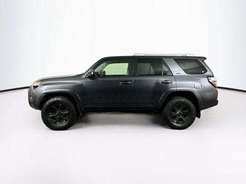 Used 2016 Toyota 4Runner SR5 AWD/4WD image 4