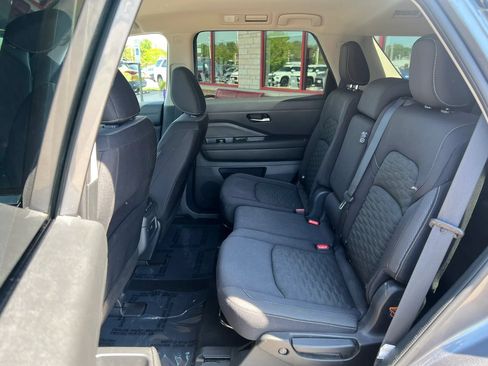 Used 2022 Nissan Pathfinder SV AWD/4WD image 9