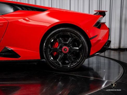 Used 2024 Lamborghini Huracan Tecnica RWD image 10