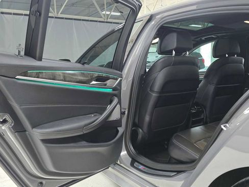 Used 2022 BMW M550i xDrive w/ Dynamic Handling Package image 15