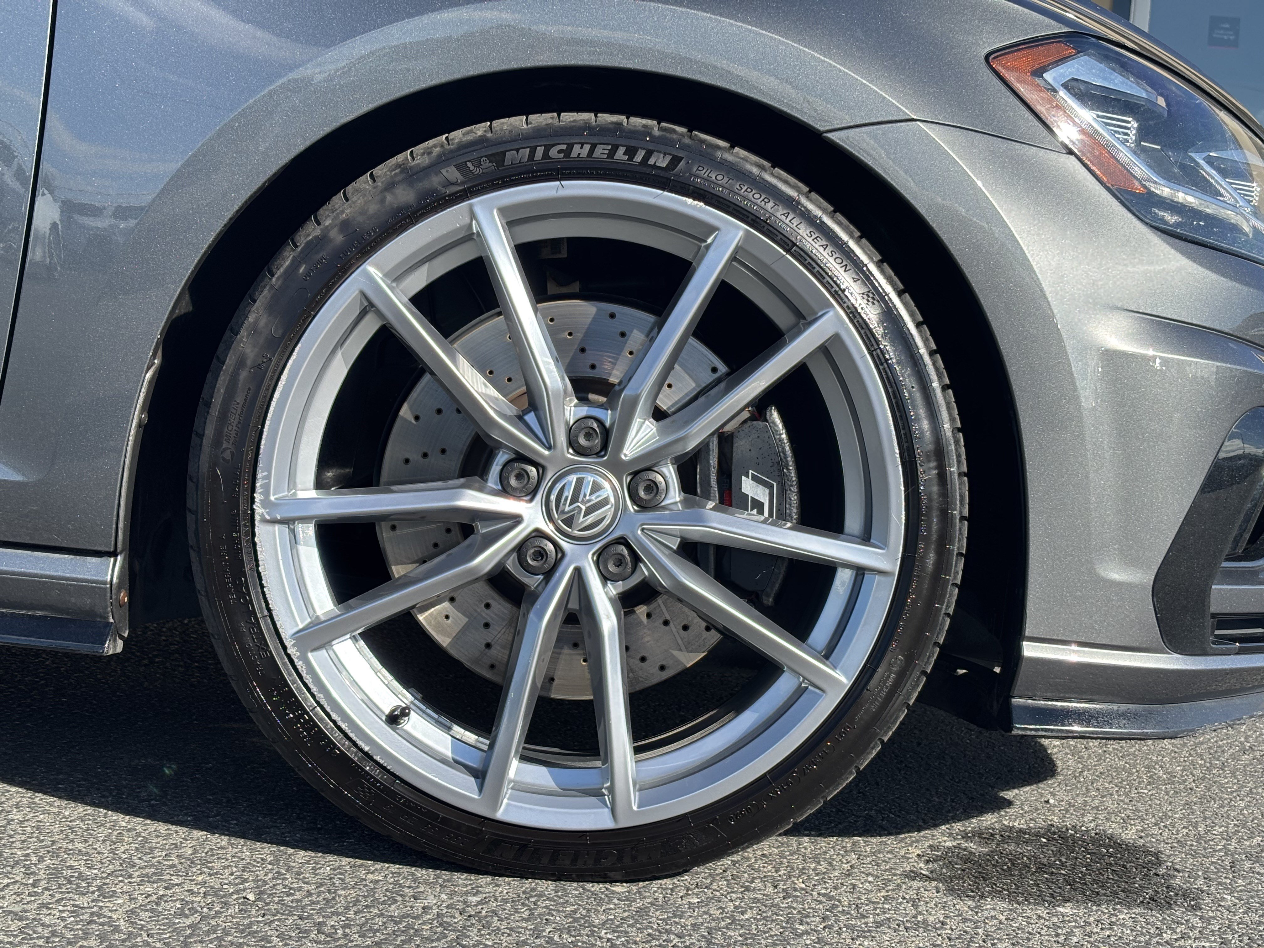 Used 2018 Volkswagen Golf R 4-Door AWD/4WD image 10