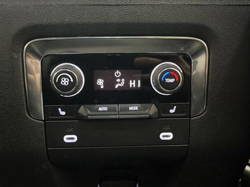 Used 2023 Chevrolet Suburban Z71 w/ Luxury Package image 45