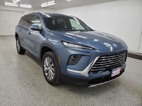 Used 2025 Buick Enclave Preferred image 3