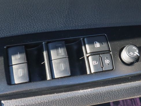 Used 2025 Toyota Camry SE image 14