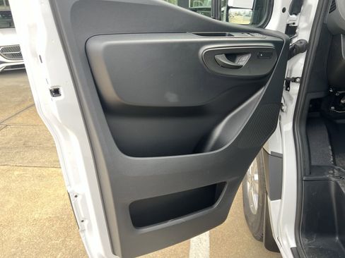 Used 2024 Mercedes-Benz Sprinter 2500 image 19