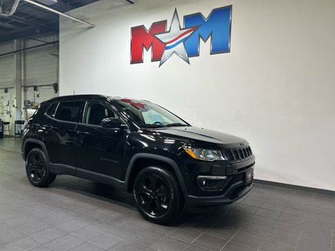 Used 2019 Jeep Compass Latitude AWD/4WD image 2