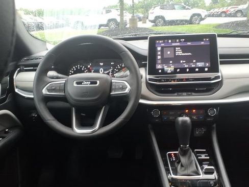 Used 2023 Jeep Compass Limited AWD/4WD image 10