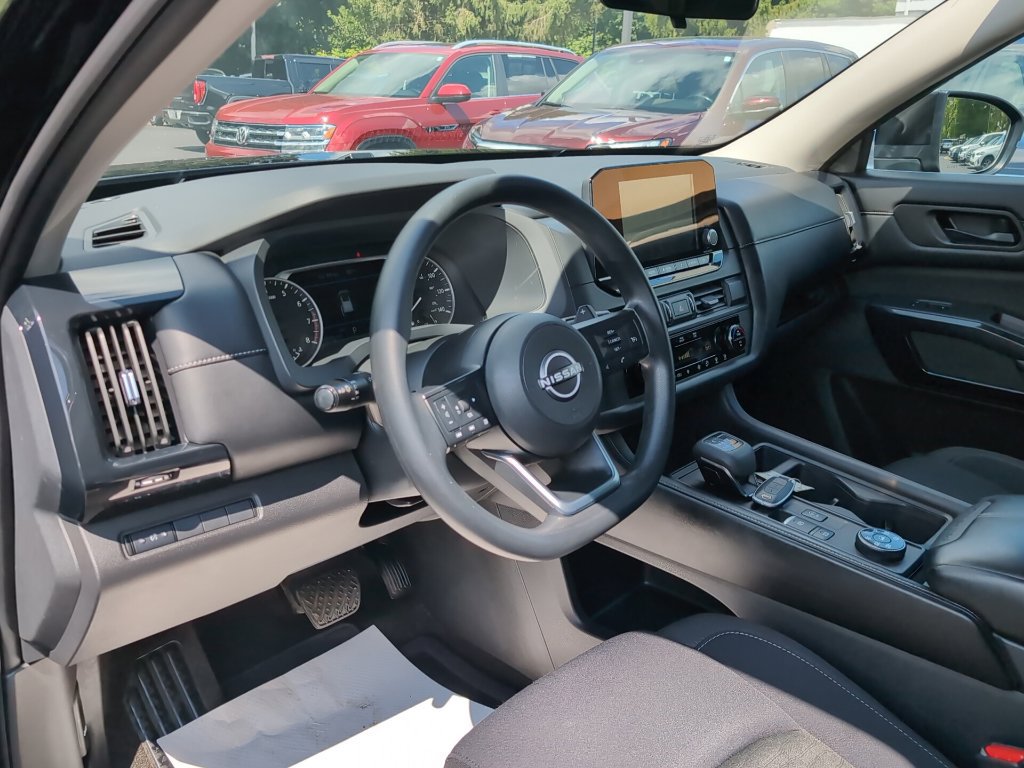 Used 2024 Nissan Pathfinder S AWD/4WD image 16