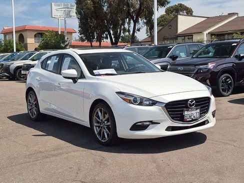 Used 2018 MAZDA MAZDA3 Touring FWD image 2