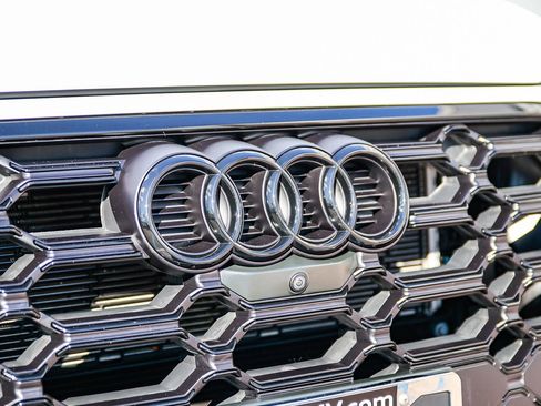 Certified 2023 Audi Q5 e Premium Plus w/ Premium Plus Package image 13