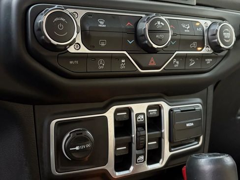 Used 2018 Jeep Wrangler Unlimited Sahara w/ Dual Top Group image 25