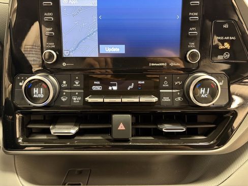 Used 2022 Toyota Highlander XLE image 23