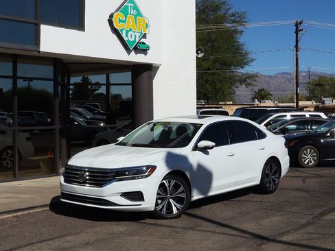 Used 2022 Volkswagen Passat 2.0T SE image 2