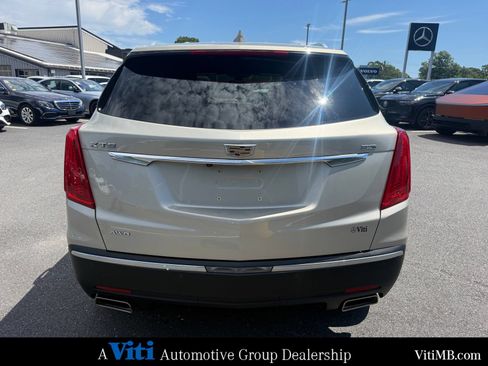 Used 2017 Cadillac XT5 Luxury w/ Driver Awareness Package AWD/4WD image 7
