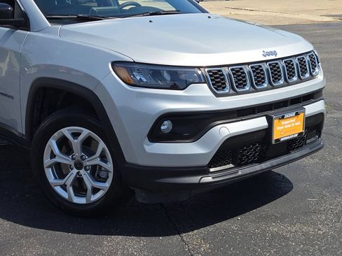 Certified 2025 Jeep Compass Latitude AWD/4WD image 2